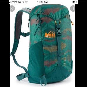 REI Flash: 22L lightweight backpack